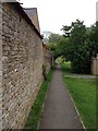 Path alongside Geddington Chapel