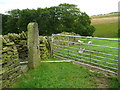 Gate and redundant stile on Sowerby Bridge FP100, Link A)