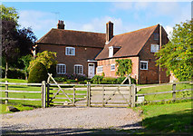 SU5370 : Hillhouse Farmhouse, Bucklebury, Berkshire by Oswald Bertram