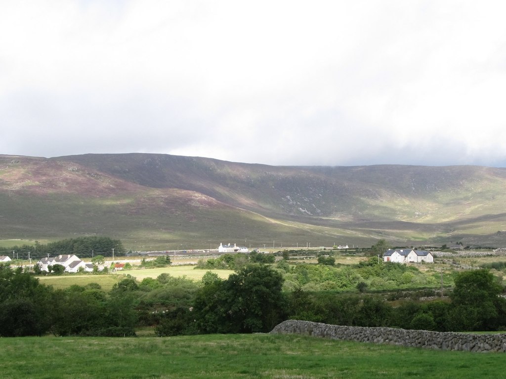 dispersed-settlement-west-of-atticall-eric-jones-geograph-ireland