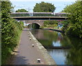 Footbridge 102a across the Grand Union Canal