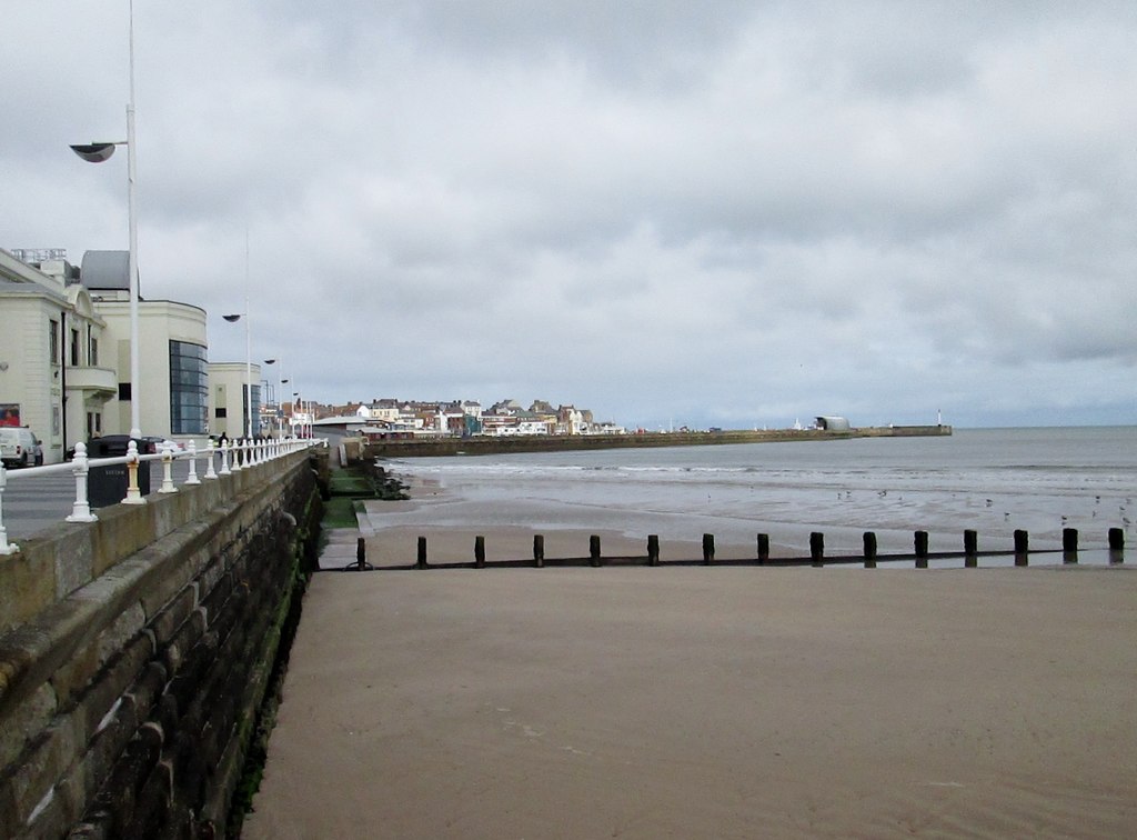 Sea Wall And Spa With Bridlington  © Martin Dawes :: Geograph 