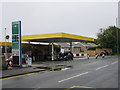 Gorsaf betrol a siop Londis - Filling station and Londis shop