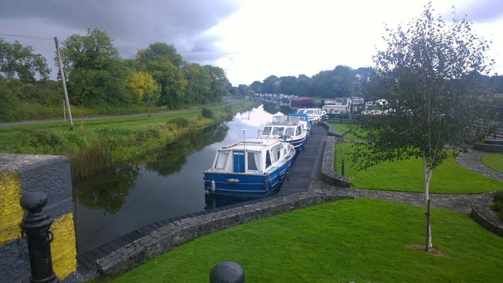 leisure-boats-mooring-near-the-lock-james-emmans-geograph-ireland