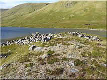 NH0538 : Sheiling remains on a hillock by Richard Law