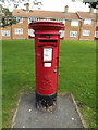 TQ6394 : Springfield Avenue Postbox by Geographer
