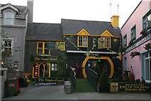 V9690 : Backpackers' Hostel on Lewis Road in Killarney by Chris