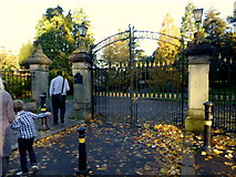 J3372 : Entrance, Botanic Gardens, Belfast by Kenneth  Allen