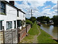 Cottages next to the Grand Union Canal