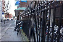 O1533 : Deliveroo bike on York Street, Dublin by Ian S