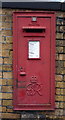 TA0387 : Close up, George VI postbox on Highfield, Scarborough by JThomas