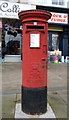 TA0488 : Elizabeth II postbox on Sandside, Scarborough by JThomas