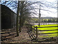 Public footpath through Churchside Farm, West Leake