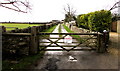 SO8801 : Warning on a farm gate near Minchinhampton by Jaggery