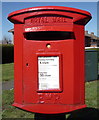 Close up, Elizabeth II postbox on Hatfield Road, Flitwick