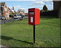 Elizabeth II postbox on Manor Road, Barton-le-Clay