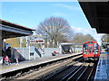 Ruislip Manor tube station - platforms