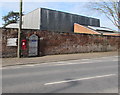 Postbox in a brick wall, Bath Road, Stonehouse