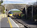 M2187 : An InterCity train arriving at Manulla Junction station, heading for Westport by John Lucas
