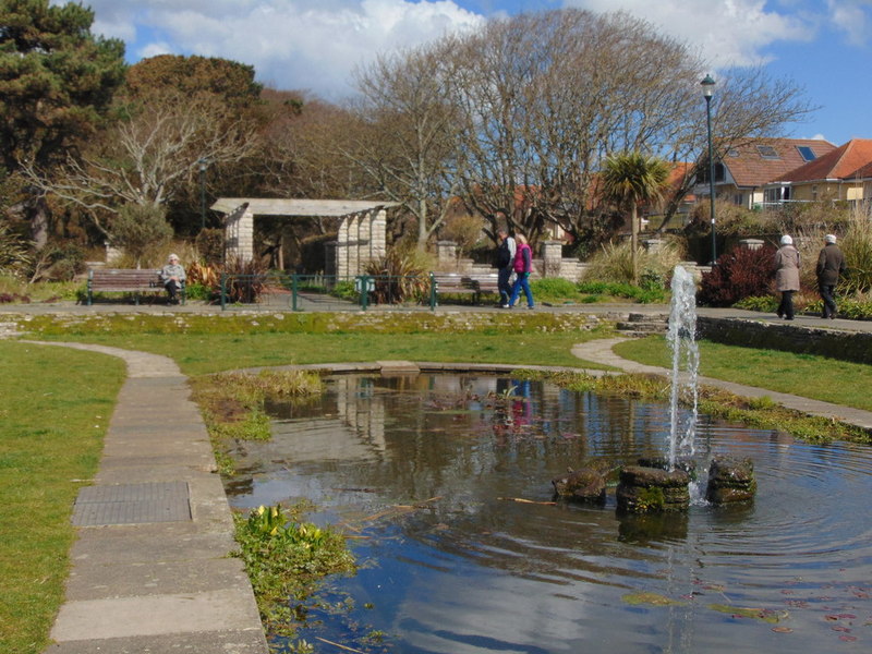 Fisherman's Walk Pond © Ed of the South :: Geograph Britain and Ireland