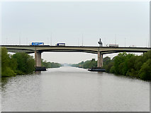 SJ6688 : Manchester Ship Canal, Thelwall Viaduct by David Dixon