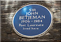 TQ3181 : Blue Plaque on House near St Bartholomew the Great, London EC1 by Christine Matthews
