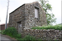 SD8899 : Stone barn in Angram by Roger Templeman