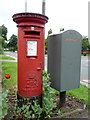 Elizabeth II postbox on Valmont Road, Stapleford