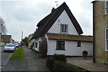 TL4860 : Thatched cottage, High St by N Chadwick