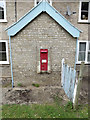TL9780 : Post Office Cottages Victorian Postbox by Geographer
