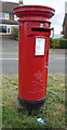 Elizabeth II postbox on Hall Lane, Whitwick