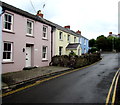 SS0697 : Row of three cottages, Manorbier by Jaggery