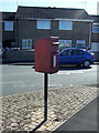 TA0157 : Elizabeth II postbox on Duncombe Drive, Driffield by JThomas