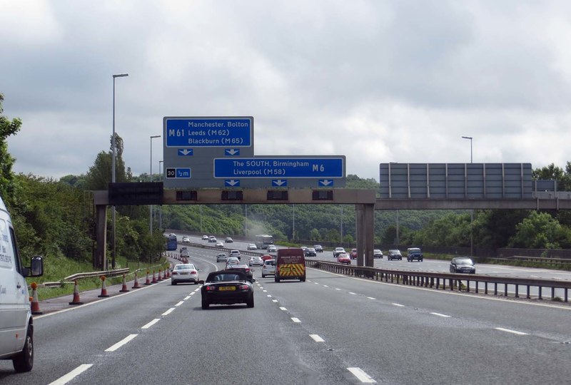 M6 motorway heading south © Steve Daniels :: Geograph Britain and Ireland