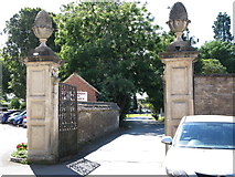 ST9063 : Gates of Melksham House by Steve Roberts