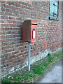 Elizabeth II postbox on the A614, Thornholme