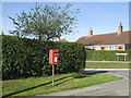 Elizabeth II postbox on Rudston Road, Burton Agnes