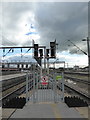 SJ7154 : Signals at the south end of Crewe Station by Jonathan Hutchins