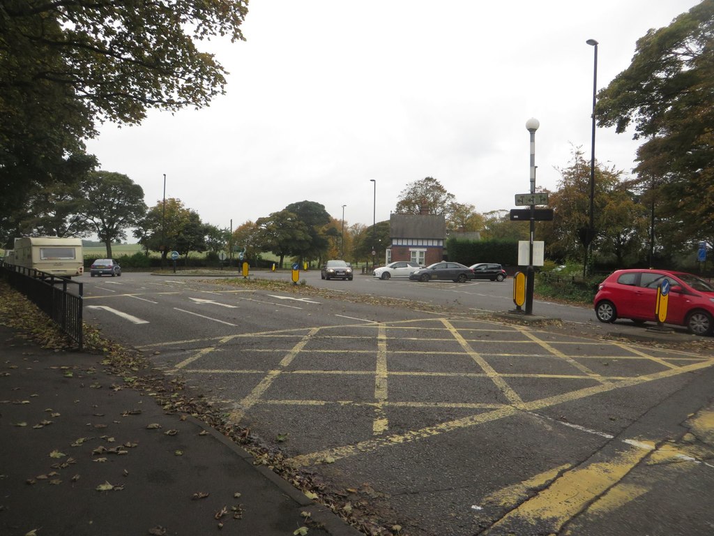 blue-house-roundabout-newcastle-upon-graham-robson-geograph-britain-and-ireland