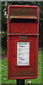 Close up, Elizabeth II postbox on Hillside Road East, Bungay