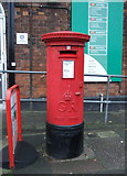 SJ6956 : George V postbox outside Post Office on West Street, Crewe by JThomas