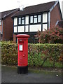 Elizabeth II postbox on Mablins Lane