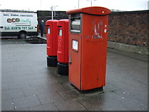SJ4167 : Elizabeth II postboxes on Station Road, Chester by JThomas