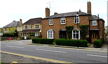 SP0937 : Leamington Road houses, Broadway by Jaggery