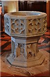TQ7237 : Goudhurst, St. Mary's church: The font, a c19th bowl on a c15th base by Michael Garlick