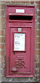 Close up, Elizabeth II postbox on Cambridge Road (A1301)