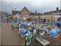 NS7993 : Nextbike Stirling cycle hire point: Stirling railway station by Thomas Nugent