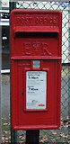 SJ4366 : Elizabeth II postbox on Hare Lane, Littleton by JThomas