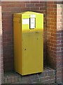 Royal Mail postbox NG31 154, Isaac Newton Shopping Centre, Grantham