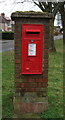 Elizabeth II postbox on Rugby Road, Hinckley